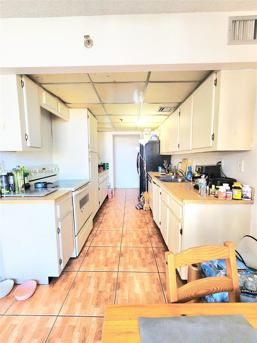 714 1 / 2 1081 sq. ft. $ 2026-02-09 0 Photo