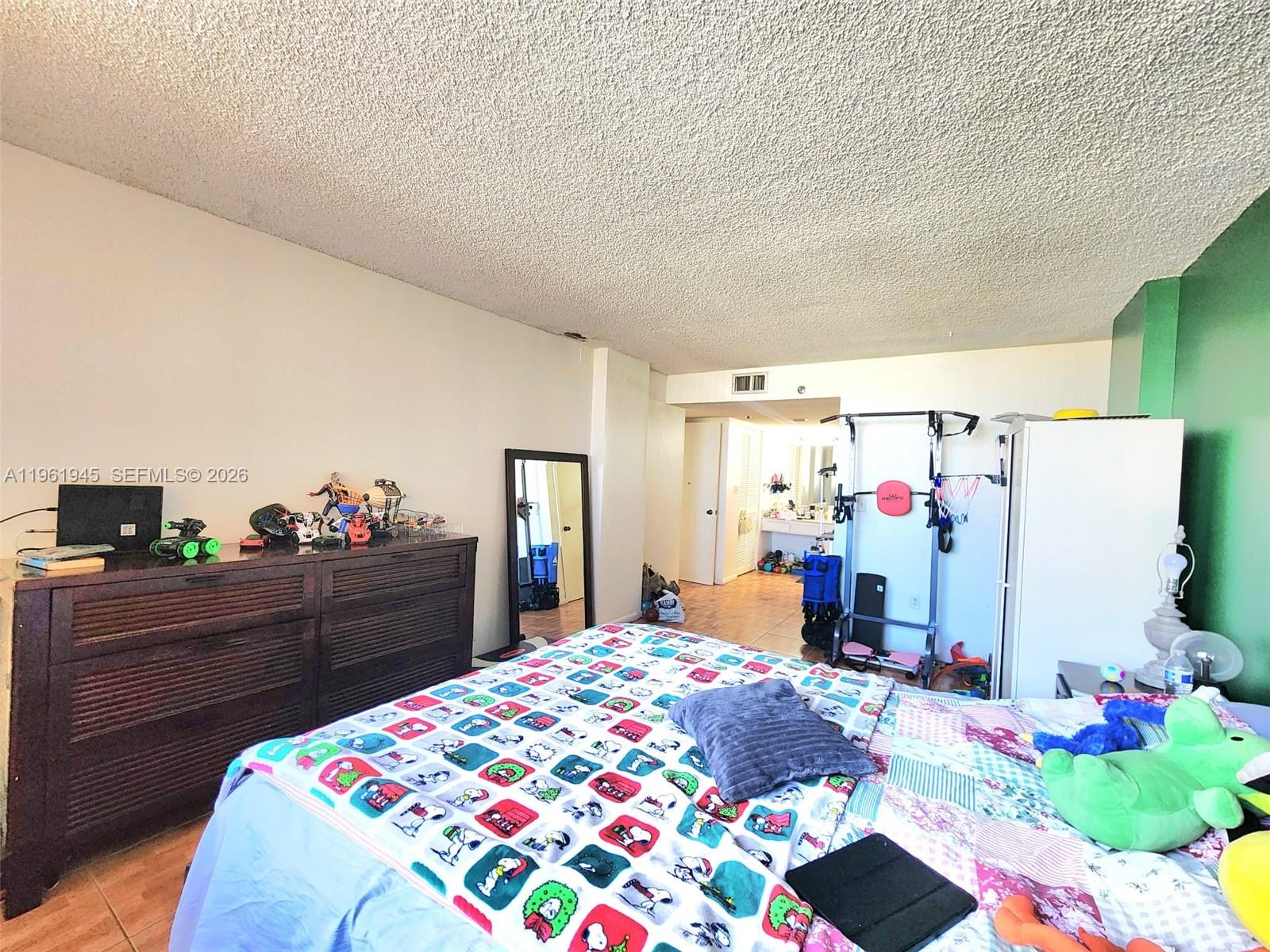 714 1 / 2 1081 sq. ft. $ 2026-02-09 0 Photo