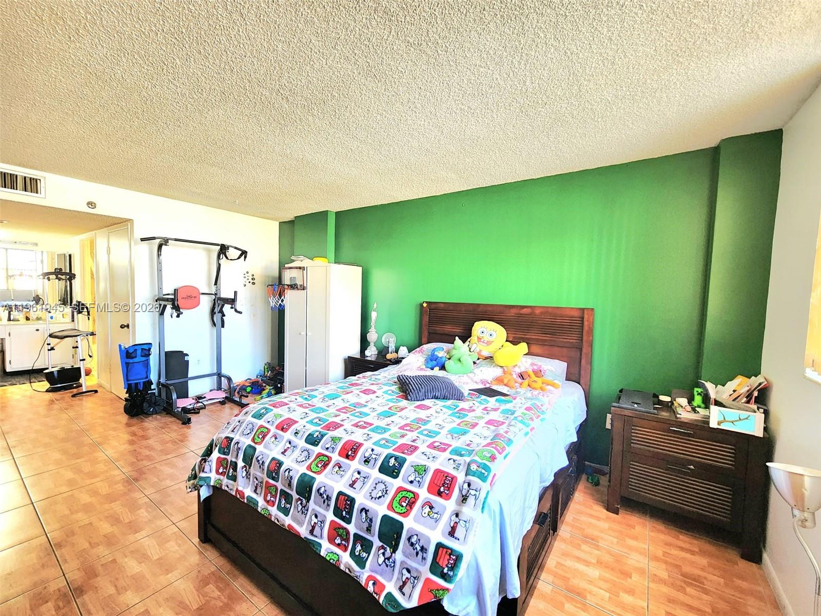 714 1 / 2 1081 sq. ft. $ 2026-02-09 0 Photo