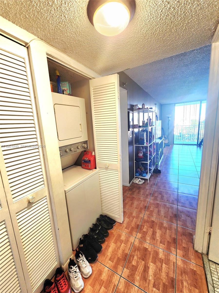 714 1 / 2 1081 sq. ft. $ 2026-02-09 0 Photo