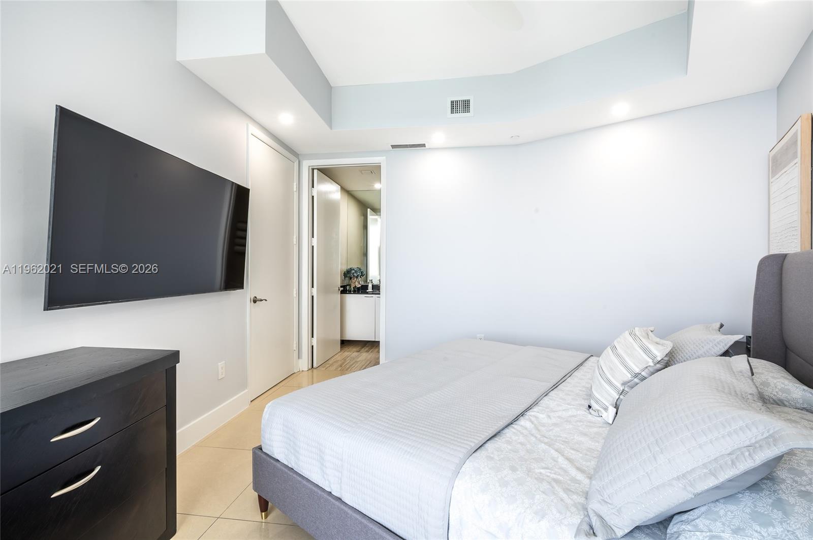 2303 3 / 3 1962 sq. ft. $ 2026-02-09 0 Photo