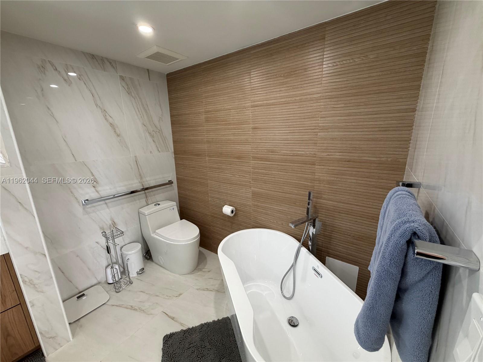 Photo of 20191 Country Club Dr  #2009, Aventura, Florida, 33180 - 