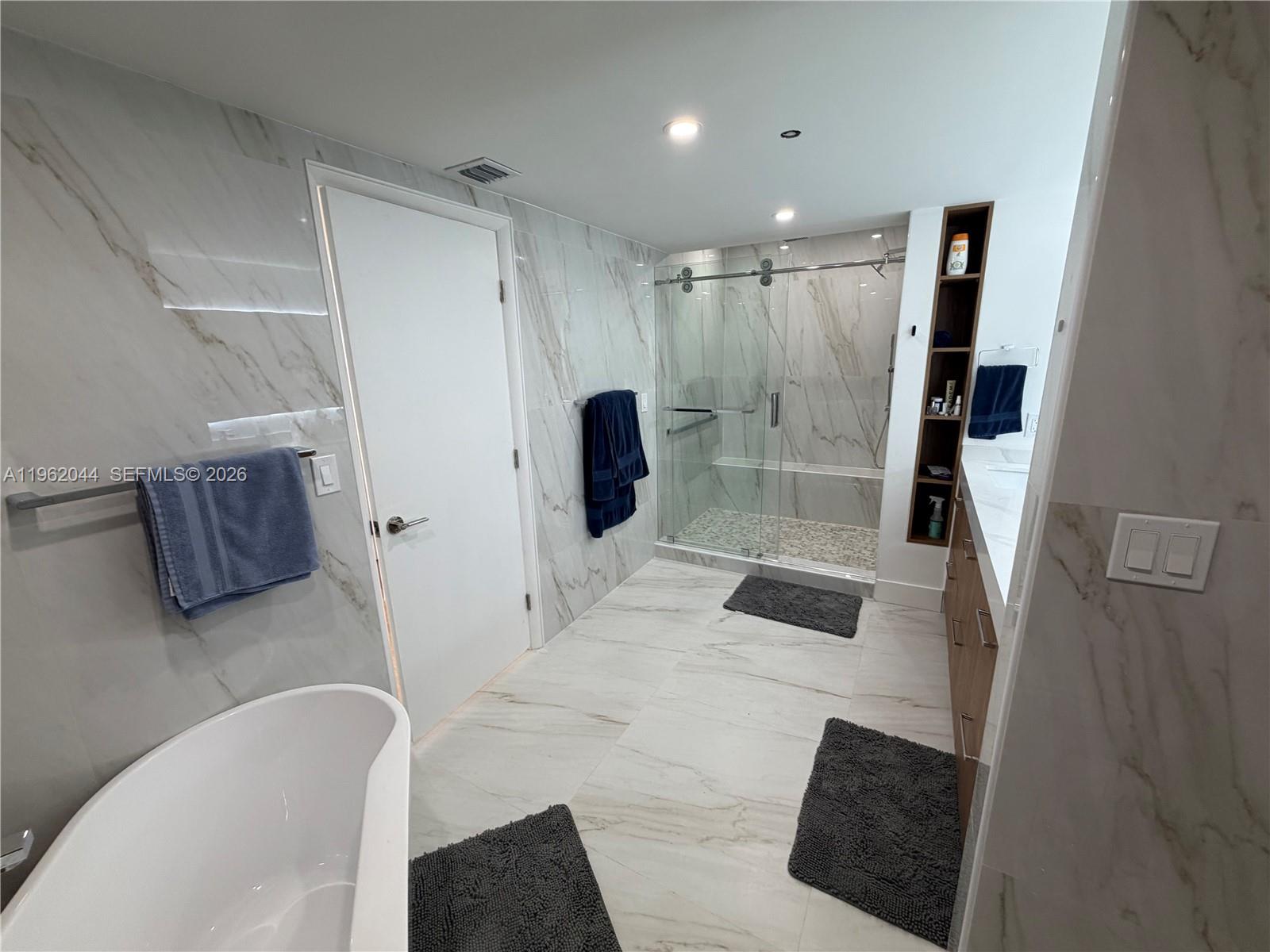 Photo of 20191 Country Club Dr  #2009, Aventura, Florida, 33180 - 