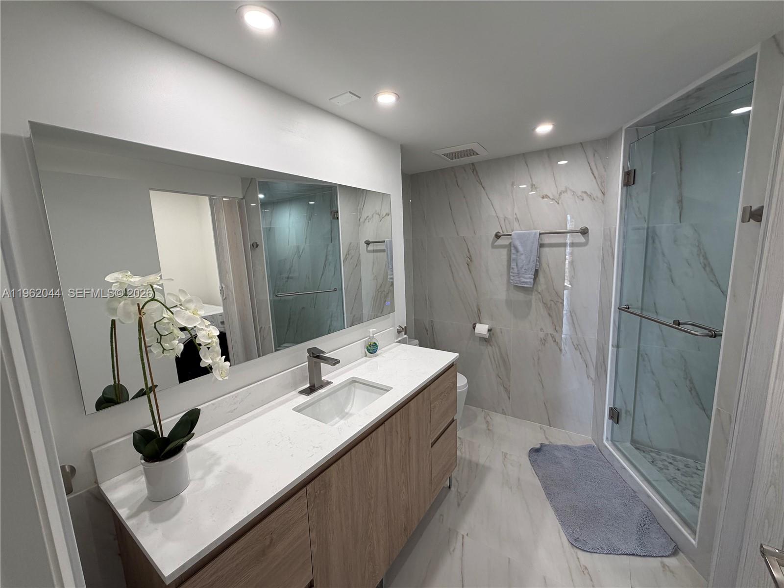 Photo of 20191 Country Club Dr  #2009, Aventura, Florida, 33180 - 