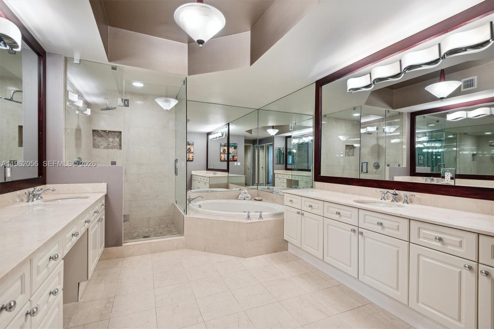 Photo of 6051 Ocean Dr #602, Hollywood, Florida, 33019 - Master Bath