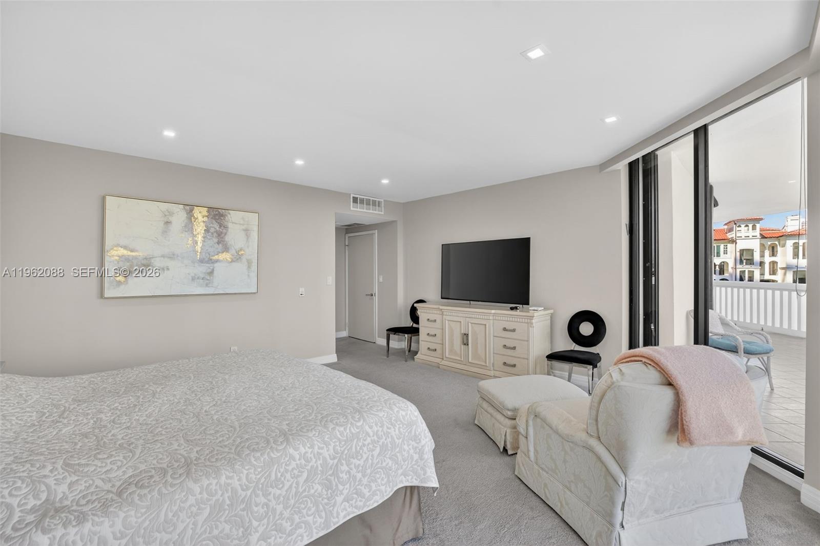 401 3 / 3 2040 sq. ft. $ 2026-02-09 0 Photo