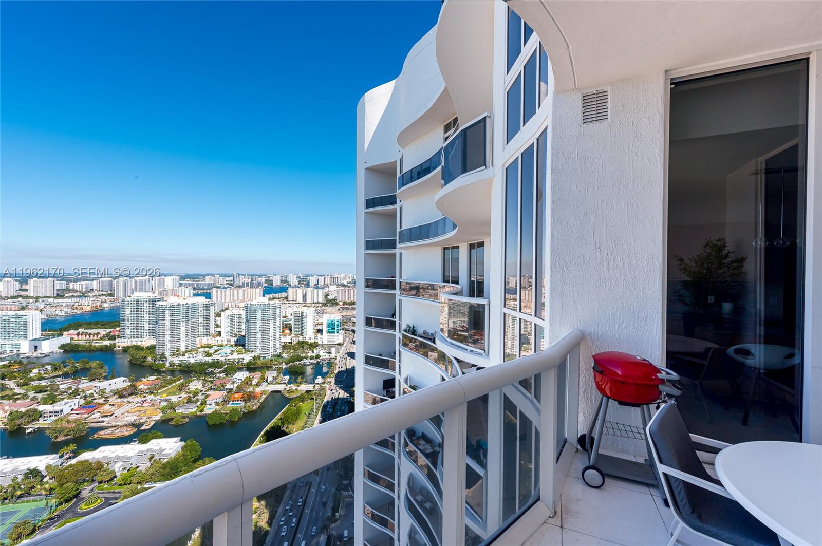 4106 3 / 4 2327 кв.футов $ 2026-02-09 0 Фото