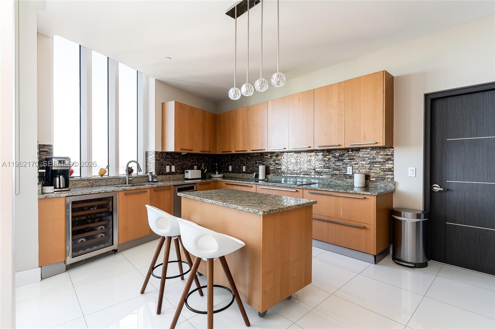 4106 3 / 4 2327 кв.футов $ 2026-02-09 0 Фото