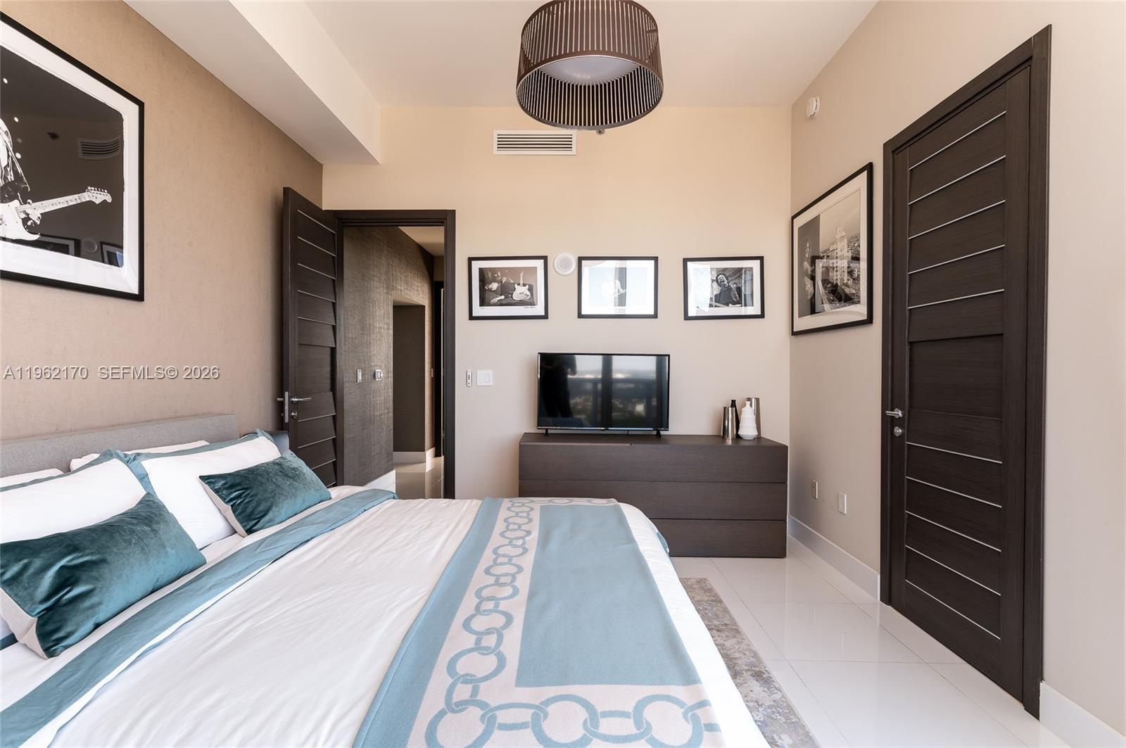 4106 3 / 4 2327 кв.футов $ 2026-02-09 0 Фото