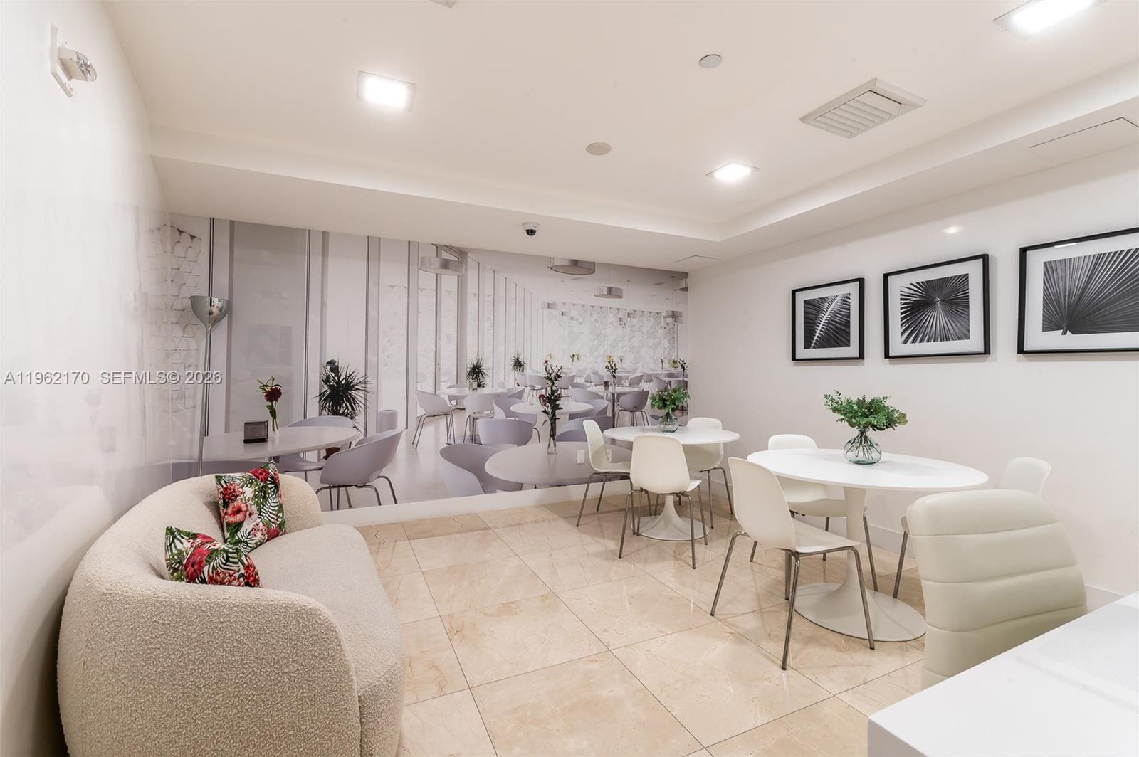 4106 3 / 4 2327 кв.футов $ 2026-02-09 0 Фото