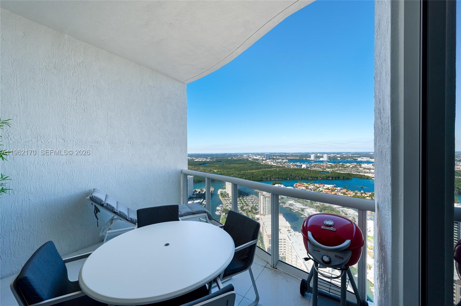 4106 3 / 4 2327 кв.футов $ 2026-02-09 0 Фото