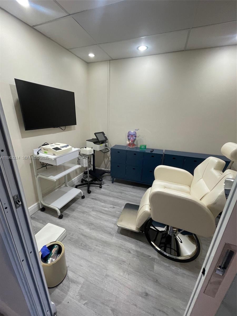 Ver detalles 12K / sq. ft. $ 2026-02-09 0 foto