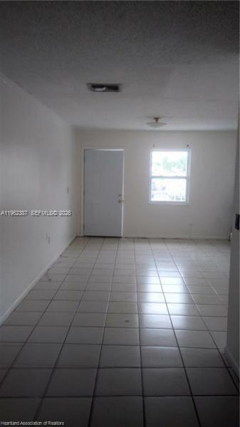   /   кв.футов $ 2026-02-20 0 Фото