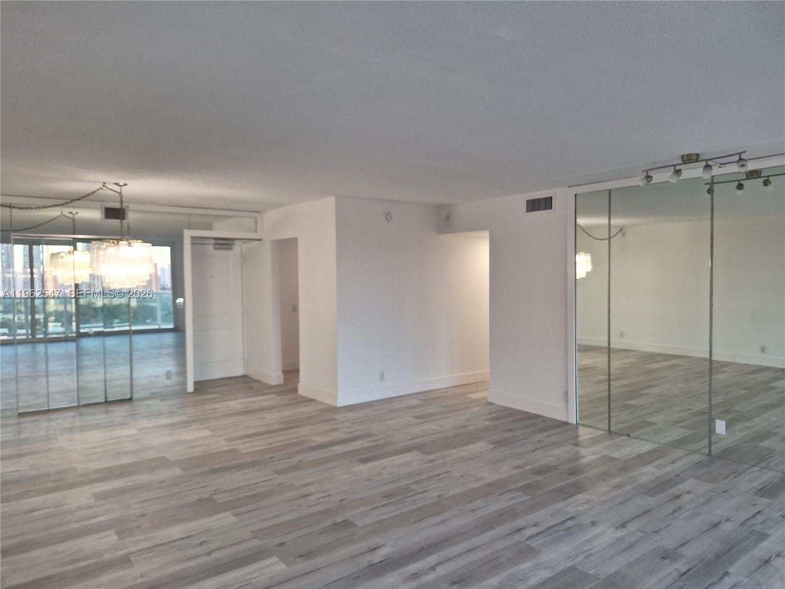 2028 2 / 2 1521 sq. ft. $ 2026-02-10 0 foto