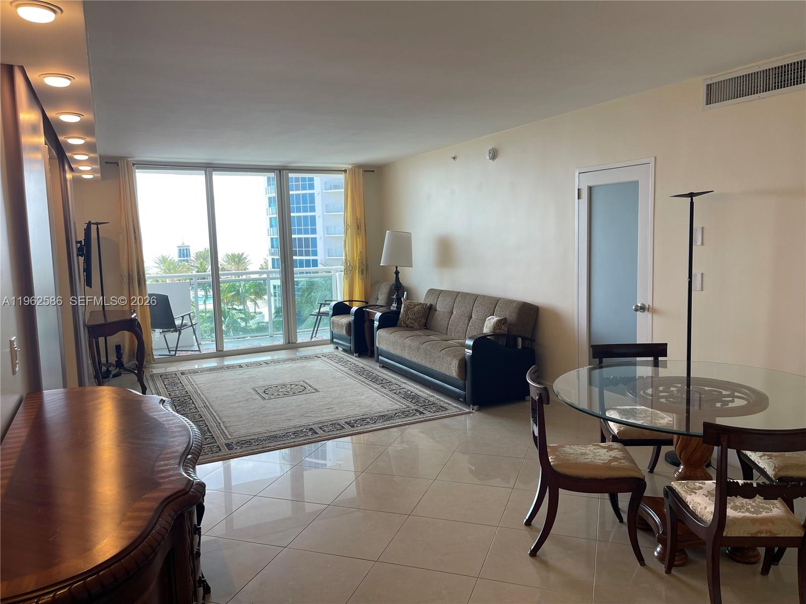 Photo of 3001 Ocean Dr  #621, Hollywood, Florida, 33019 - 