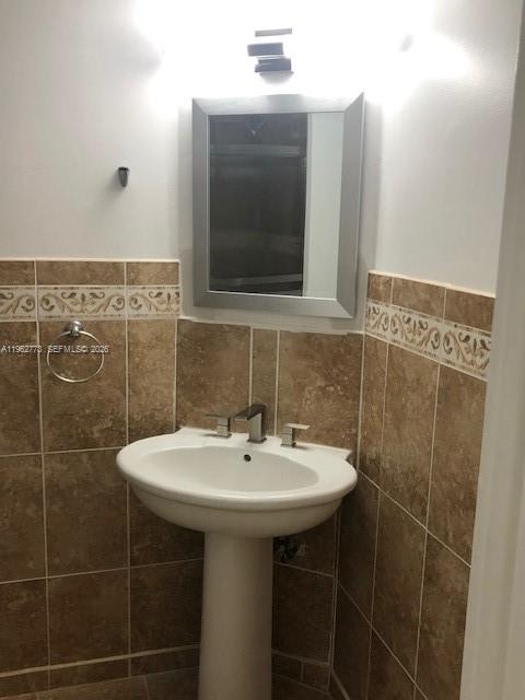 G411 1 / 2 898 sq. ft. $ 2026-02-10 0 foto