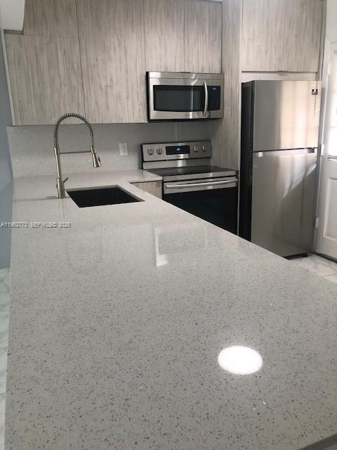 G411 1 / 2 898 sq. ft. $ 2026-02-10 0 foto