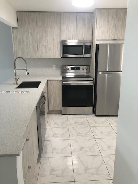 G411 1 / 2 898 sq. ft. $ 2026-02-10 0 foto
