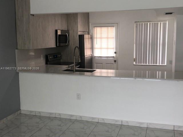 G411 1 / 2 898 sq. ft. $ 2026-02-10 0 foto