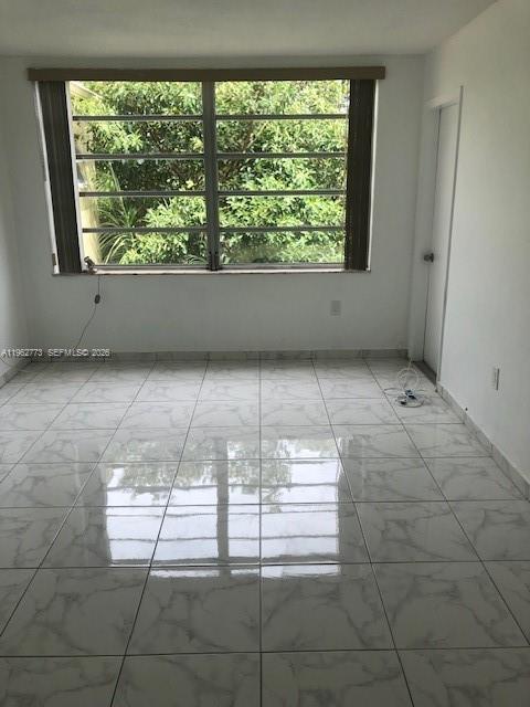 G411 1 / 2 898 sq. ft. $ 2026-02-10 0 foto