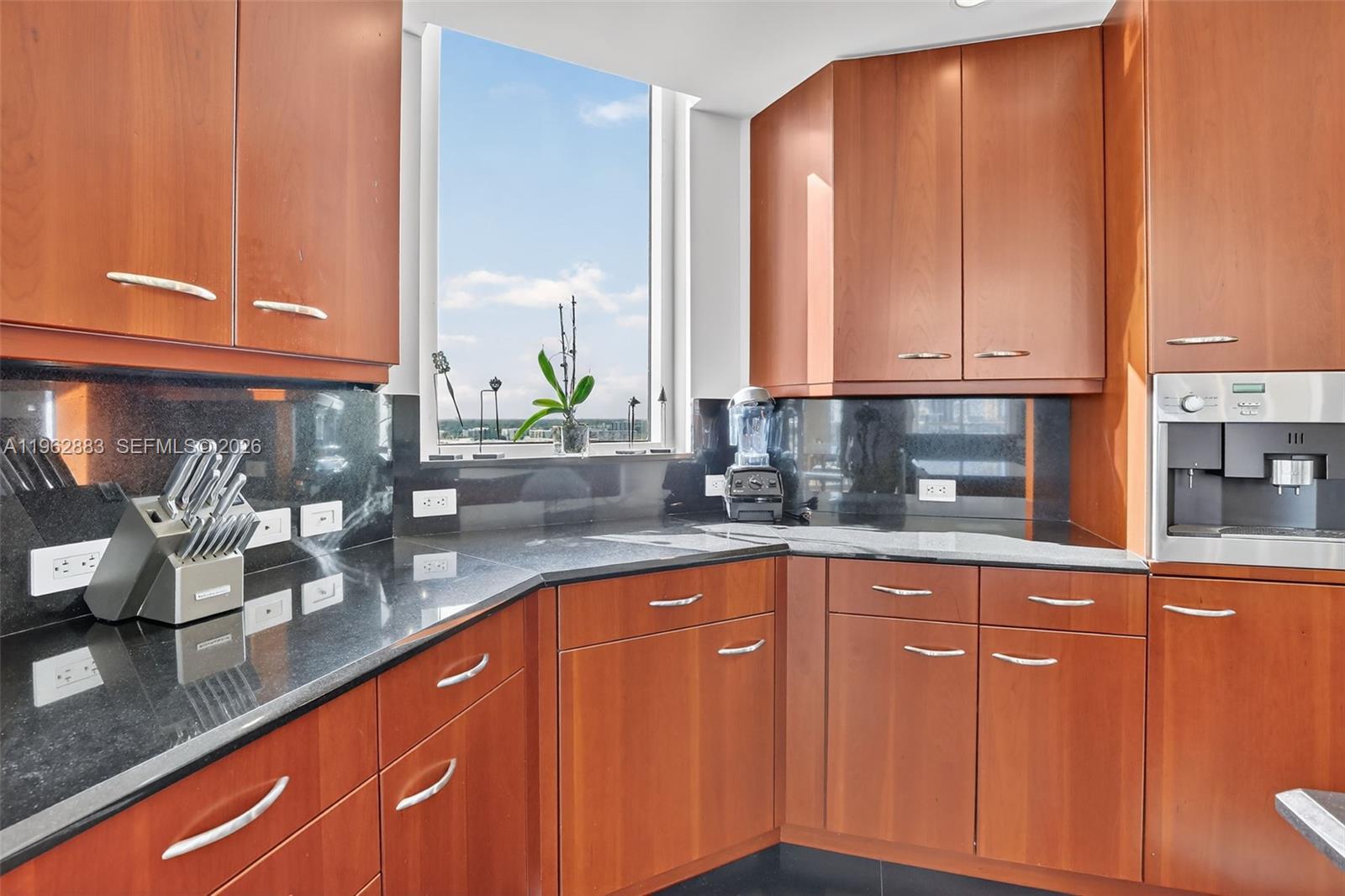 1208 4 / 5 3709 sq. ft. $ 2026-02-10 0 Photo