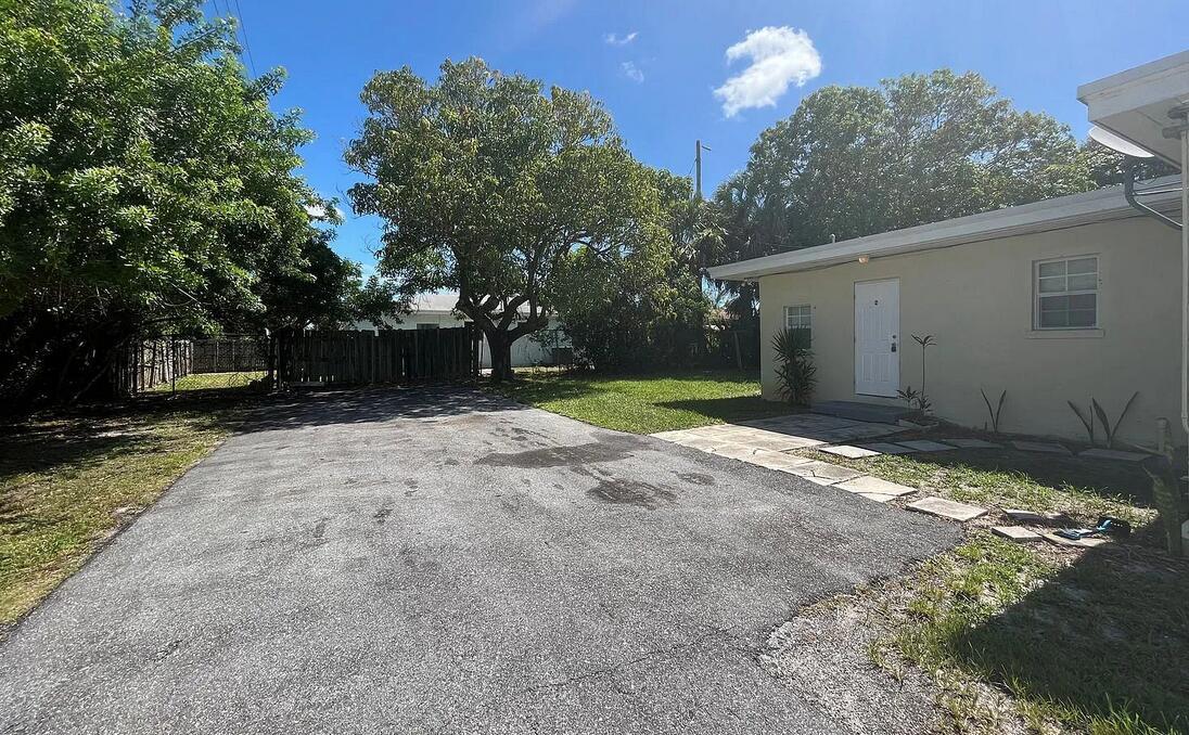 1  / 3 1588 sq. ft. $ 2026-06-21 0 foto