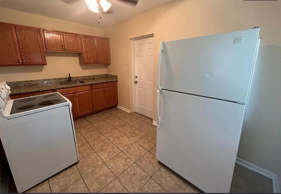 1  / 3 1588 sq. ft. $ 2026-06-21 0 foto