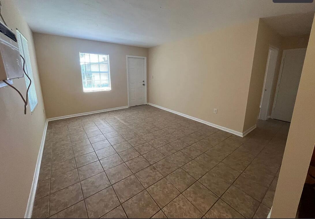 1  / 3 1588 sq. ft. $ 2026-06-21 0 foto