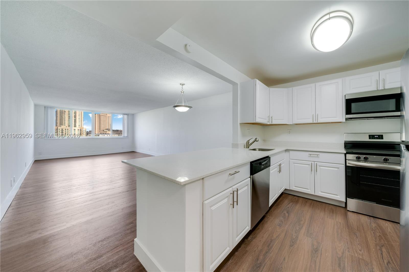   /   кв.футов $ 2026-02-10 0 Фото