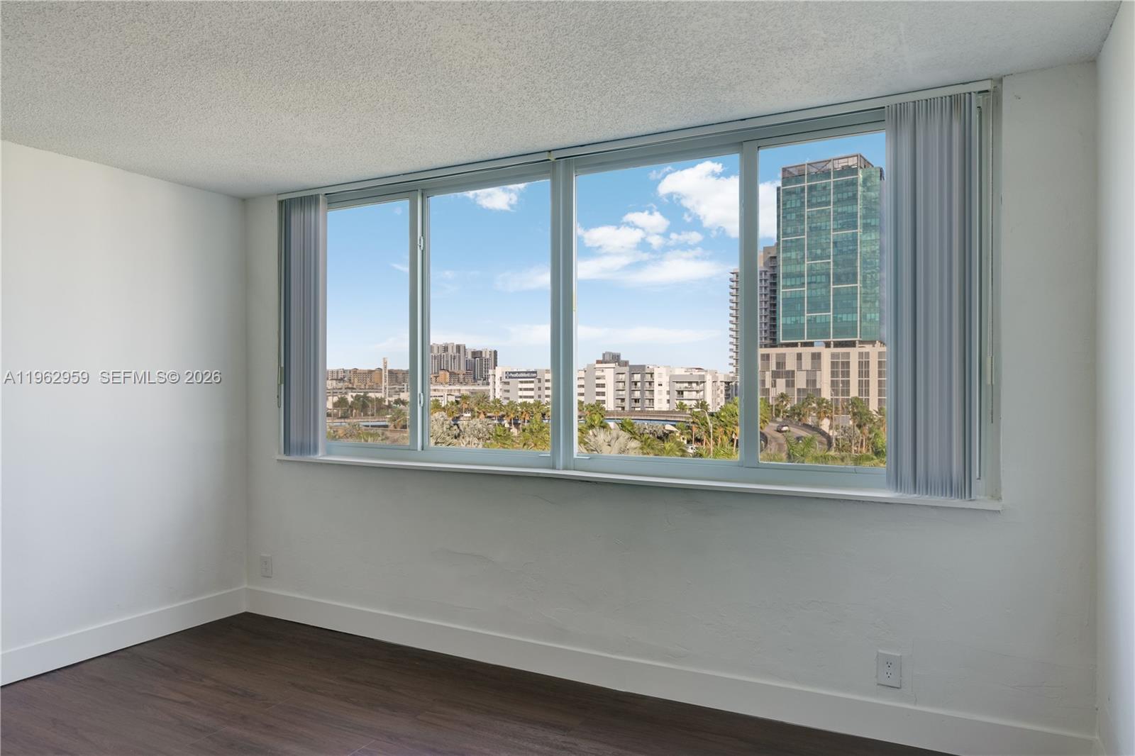   /   кв.футов $ 2026-02-10 0 Фото