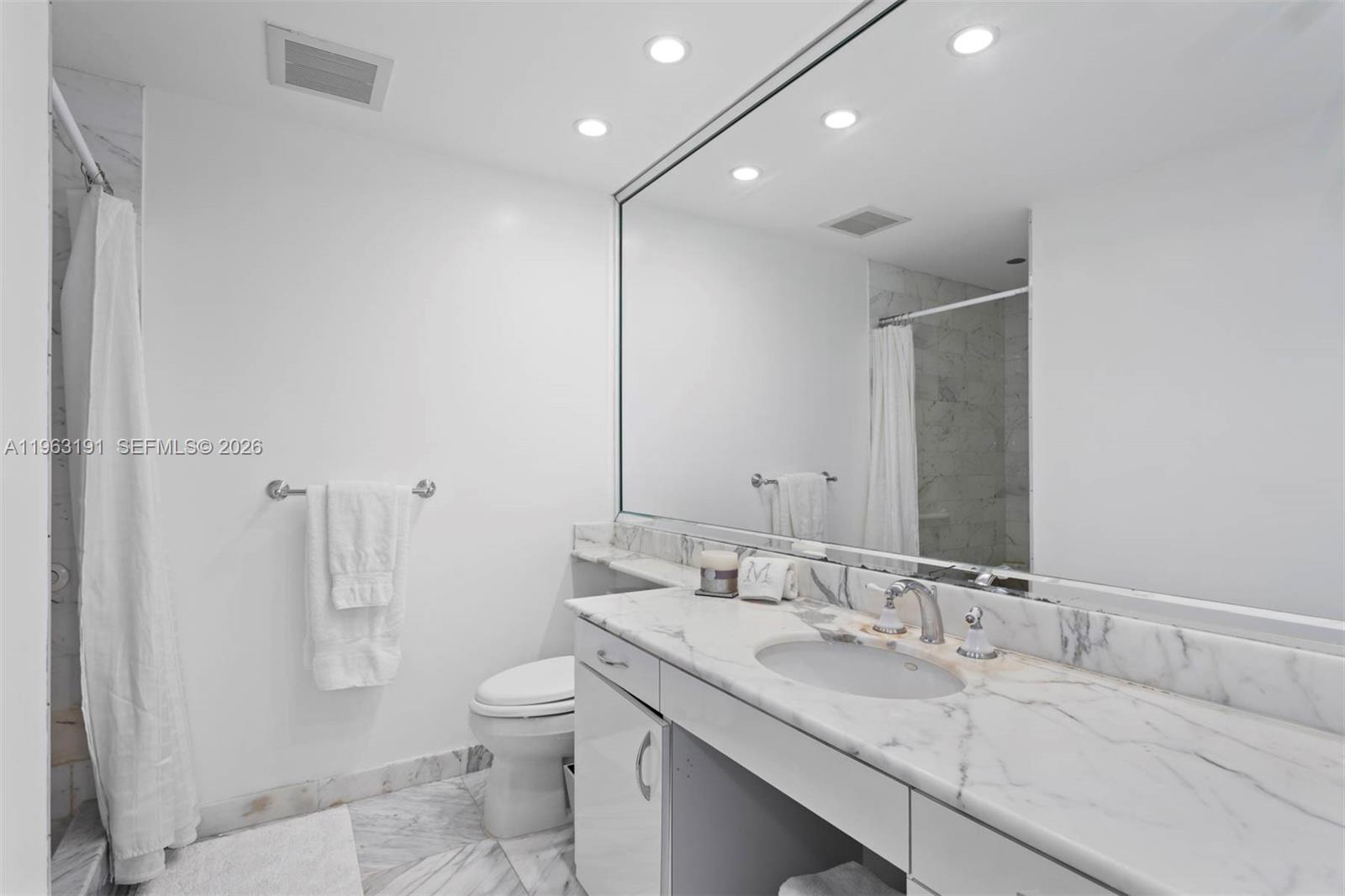 Photo of 19500 Turnberry Way  #20-C, Aventura, Florida, 33180 - 