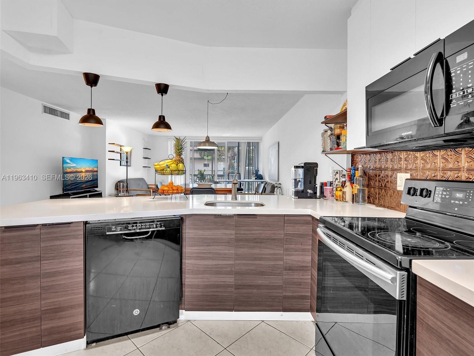 See details 116-1 2 / 2 1315 sq. ft. $ 2026-02-11 0 Photo