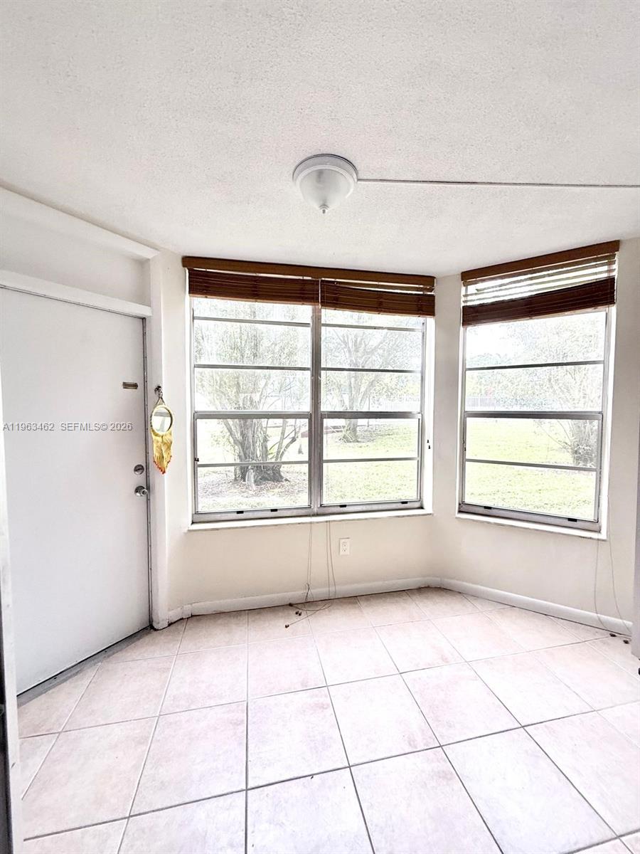 C114 1 / 2 898 sq. ft. $ 2026-06-17 0 foto