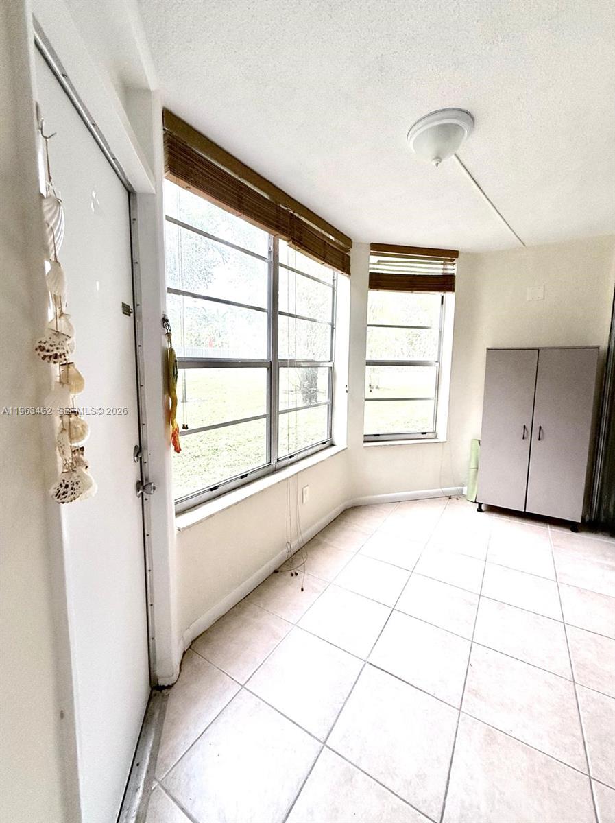 C114 1 / 2 898 sq. ft. $ 2026-06-17 0 foto