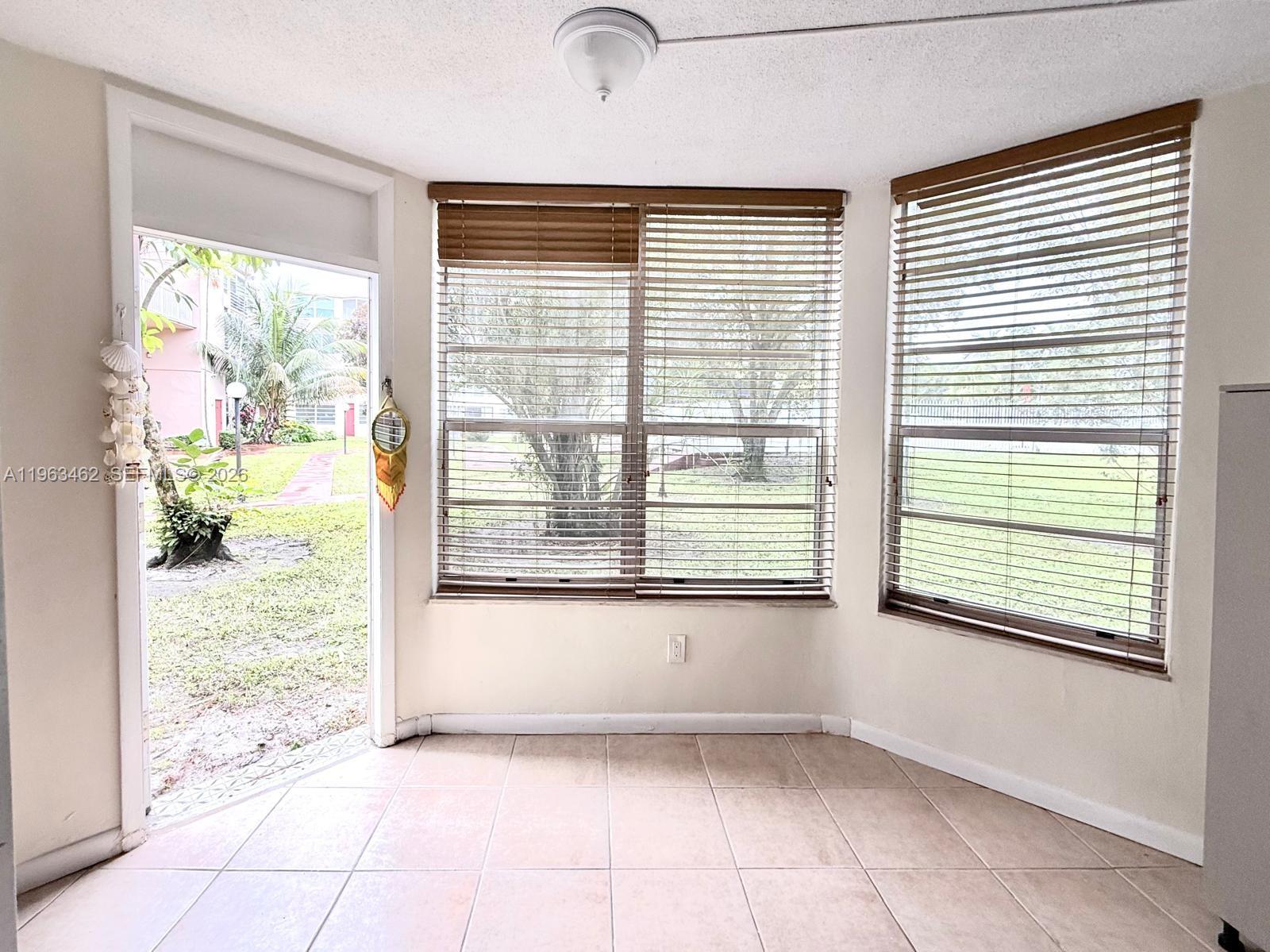 C114 1 / 2 898 sq. ft. $ 2026-06-17 0 foto