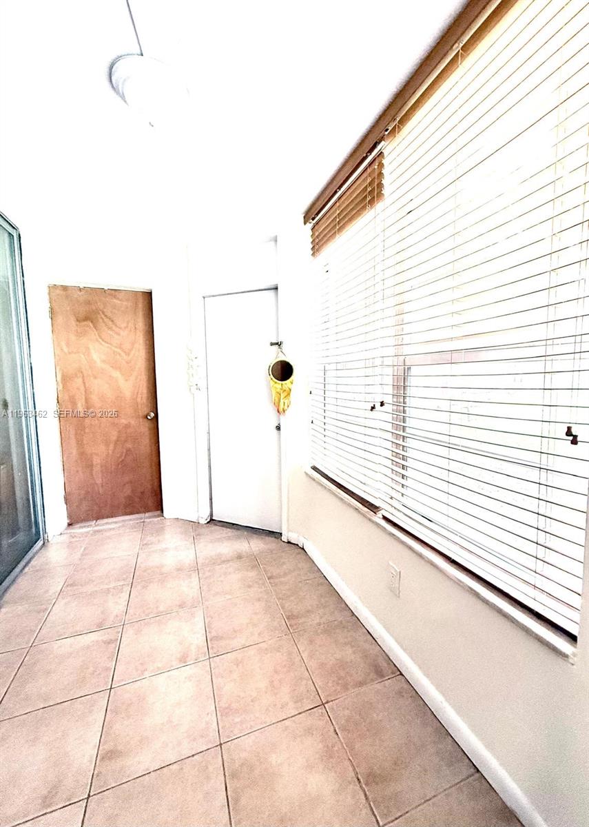 C114 1 / 2 898 sq. ft. $ 2026-06-17 0 foto