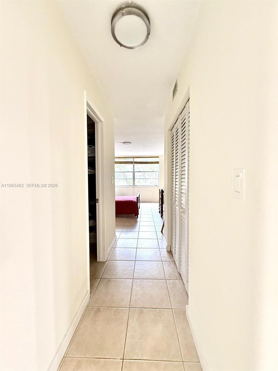 C114 1 / 2 898 sq. ft. $ 2026-06-17 0 foto
