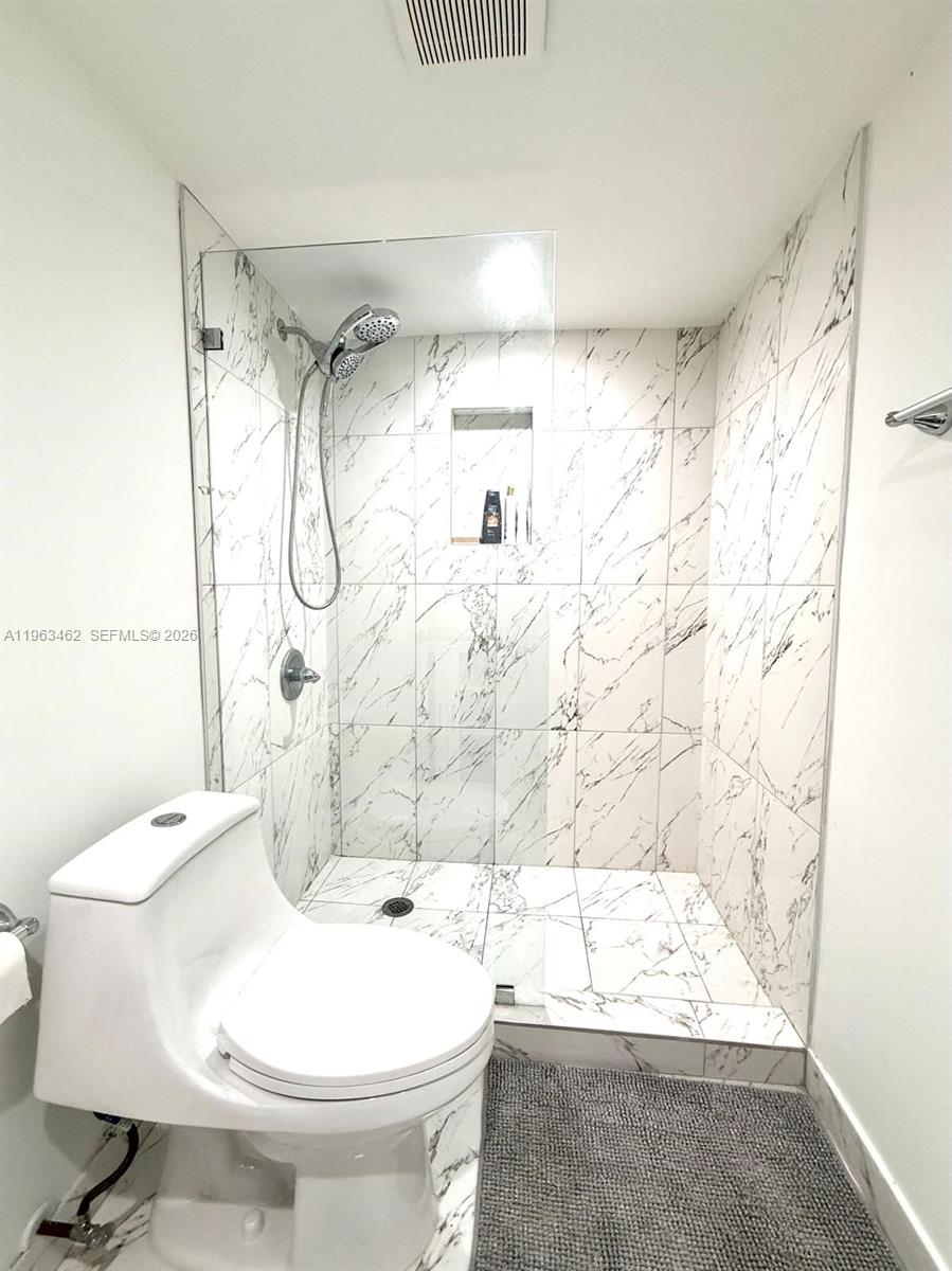 C114 1 / 2 898 sq. ft. $ 2026-06-17 0 foto