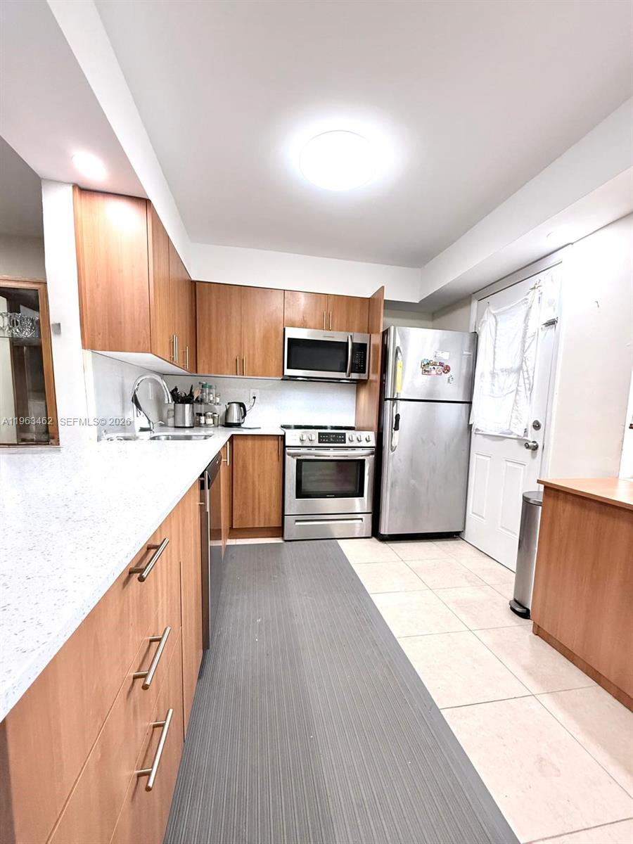 C114 1 / 2 898 sq. ft. $ 2026-06-17 0 foto