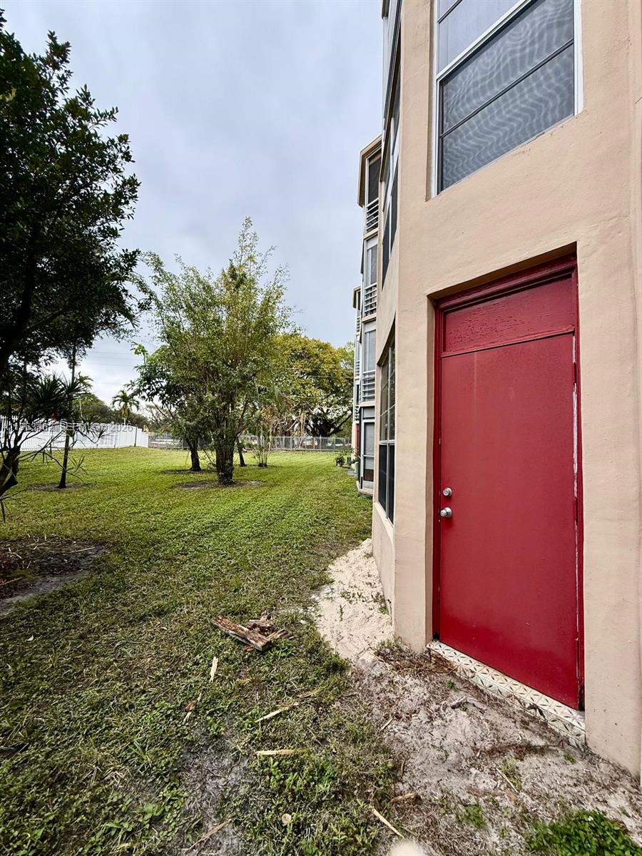 C114 1 / 2 898 sq. ft. $ 2026-06-17 0 foto