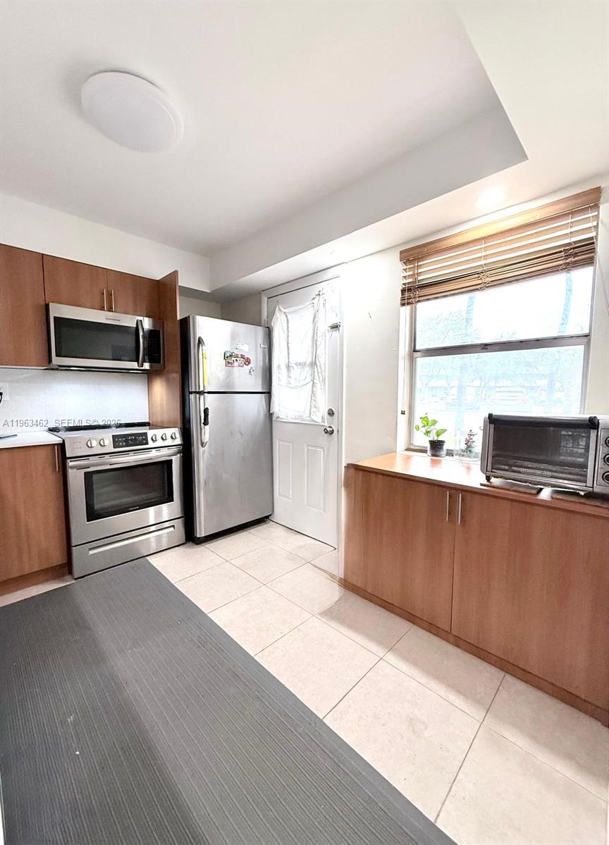 C114 1 / 2 898 sq. ft. $ 2026-06-17 0 foto