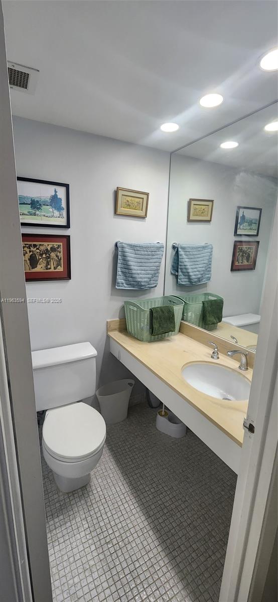 See details 15M 1 / 2 870 sq. ft. $ 2026-02-11 0 Photo