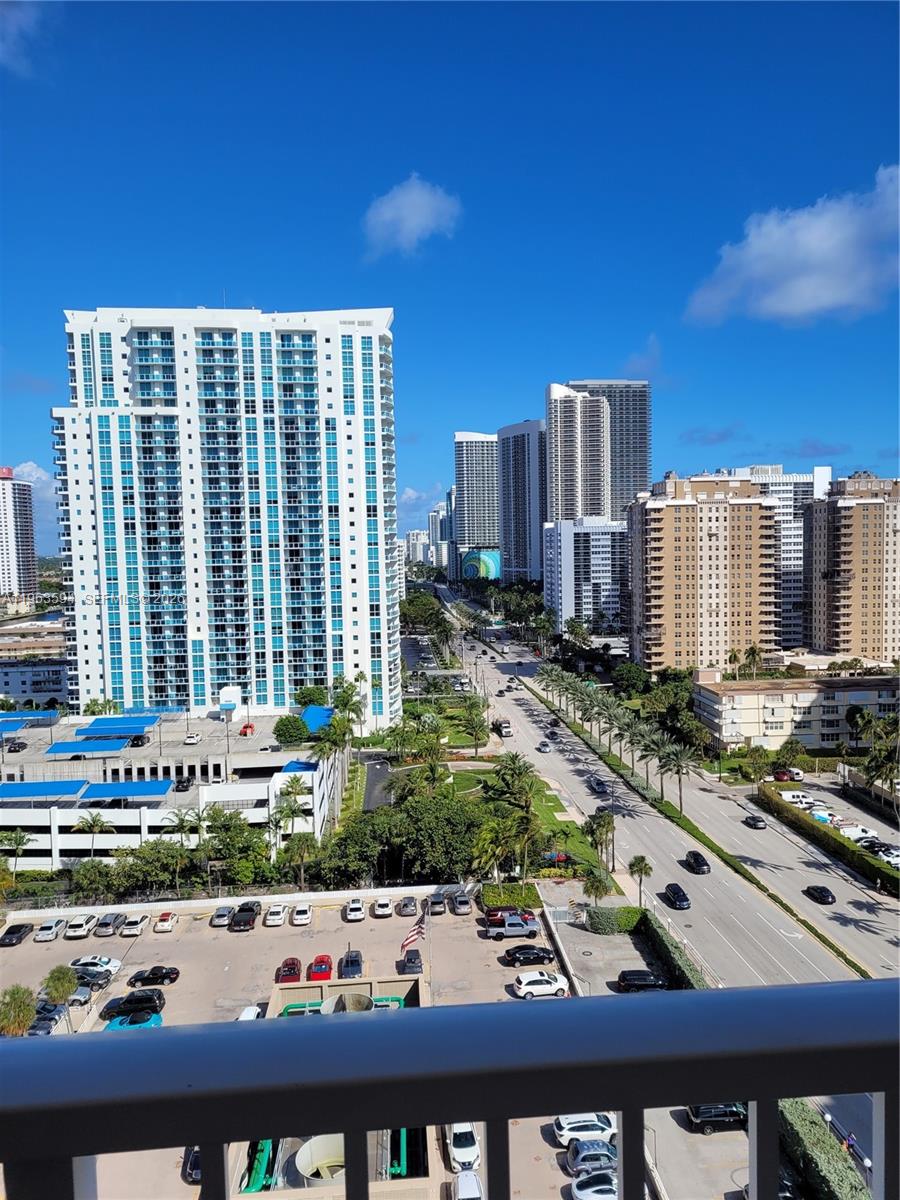 See details 15M 1 / 2 870 sq. ft. $ 2026-02-11 0 Photo