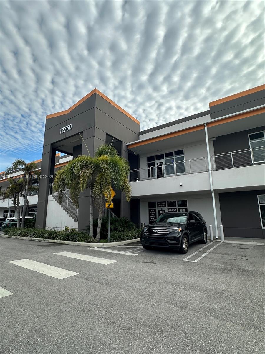 Подробнее 208 / кв.футов $ 2026-02-11 0 Фото