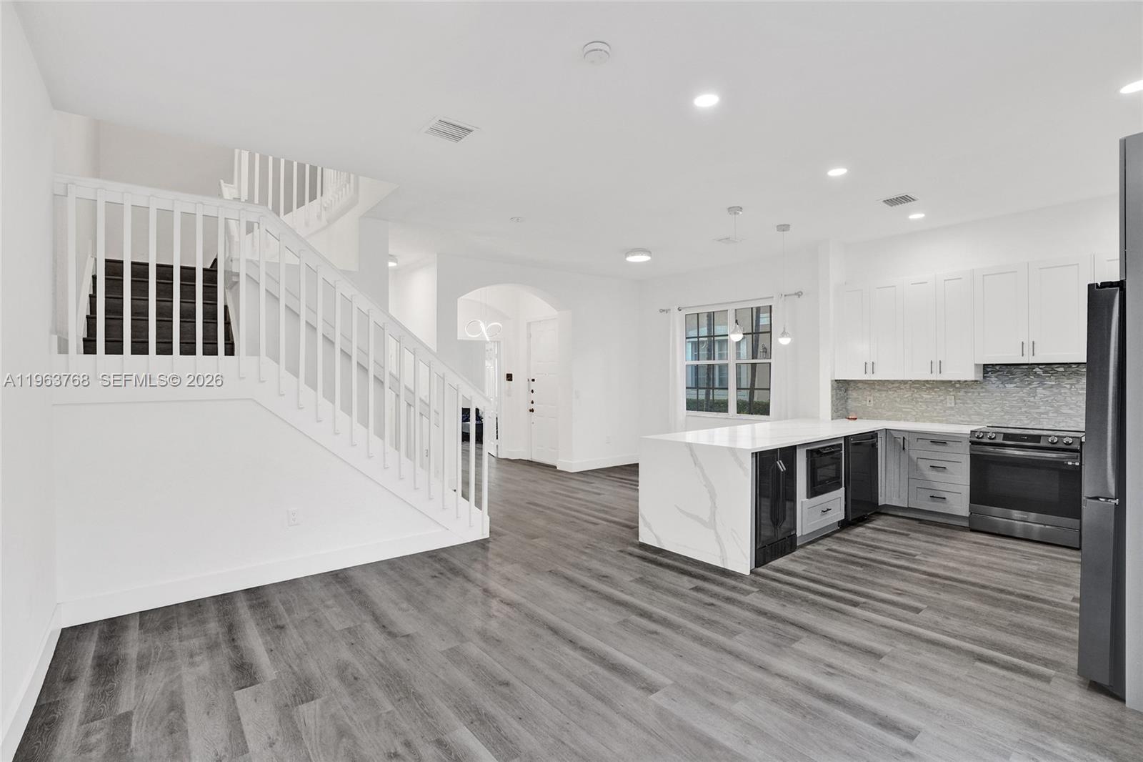 4253 3 / 3 2002 sq. ft. $ 2026-02-11 0 Photo