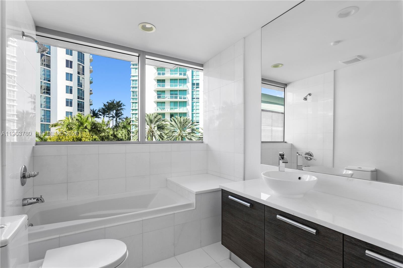 Photo of 2950 188th St #349, Aventura, Florida, 33180 - 1st floor bath