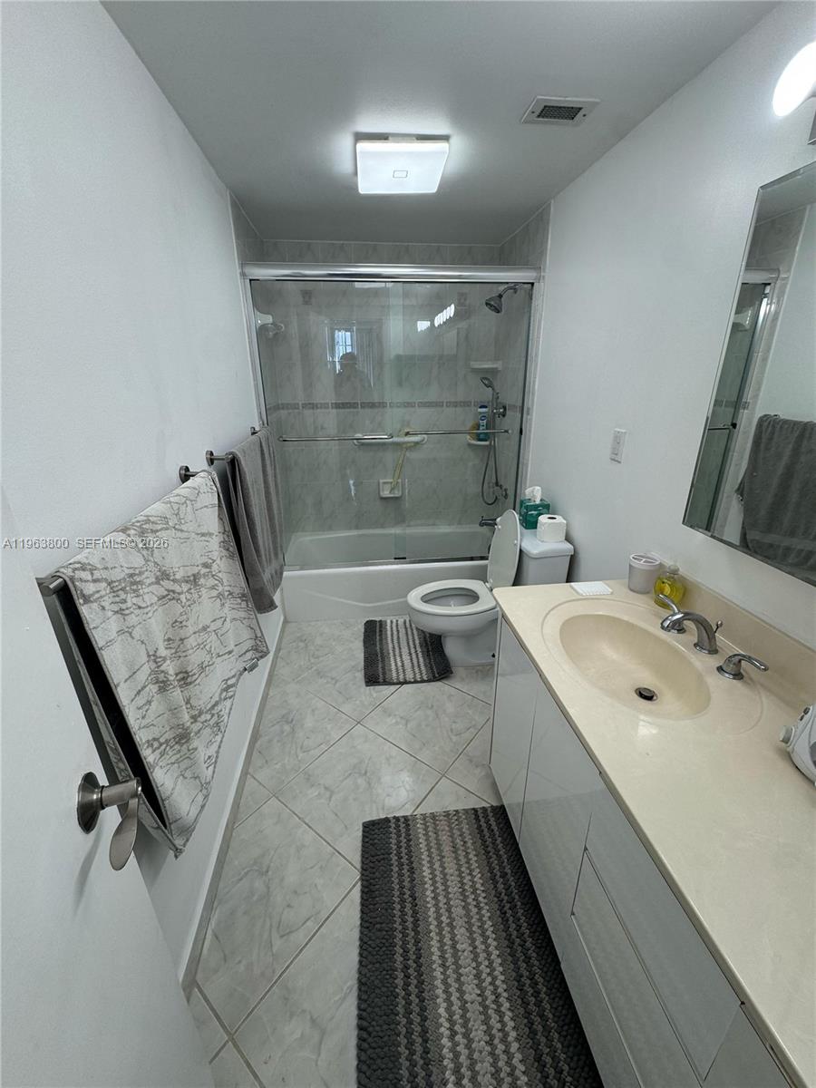 Ver detalles 1908 2 / 2 1220 sq. ft. $ 2026-02-11 0 foto