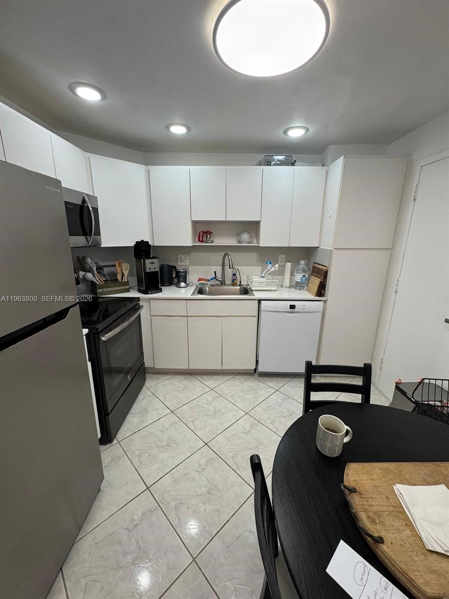 Ver detalles 1908 2 / 2 1220 sq. ft. $ 2026-02-11 0 foto