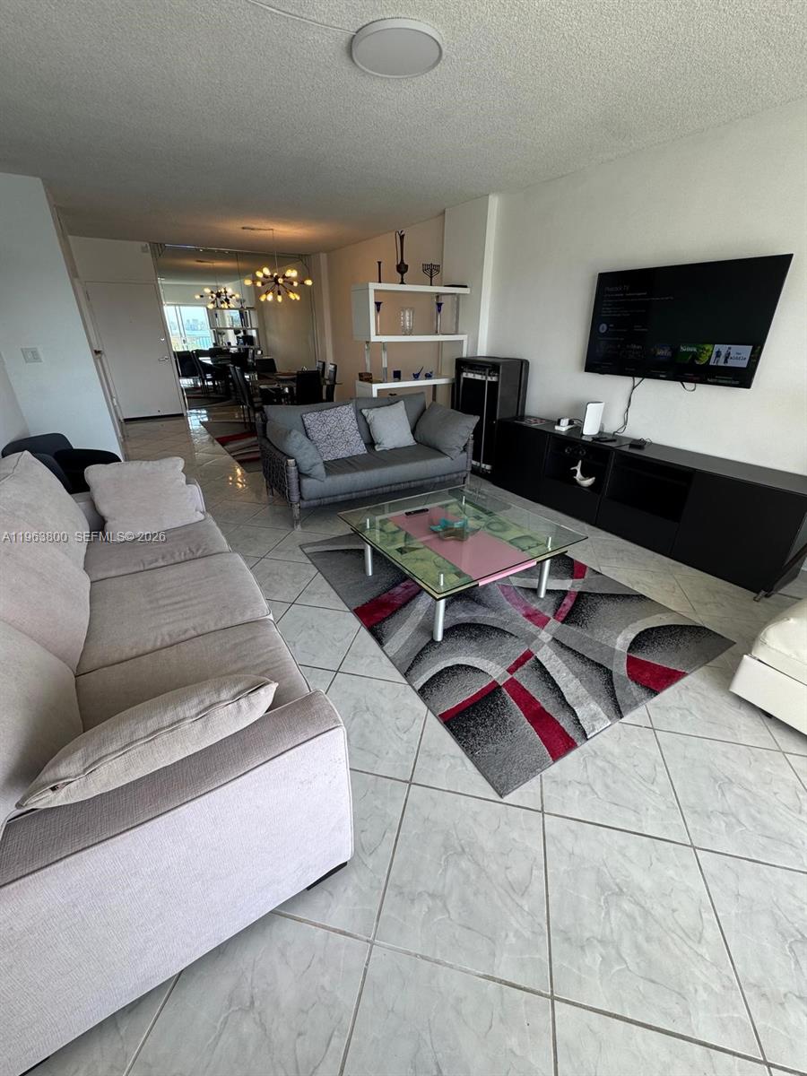 Ver detalles 1908 2 / 2 1220 sq. ft. $ 2026-02-11 0 foto