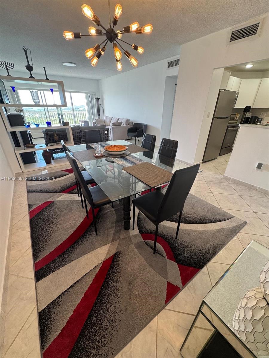 Ver detalles 1908 2 / 2 1220 sq. ft. $ 2026-02-11 0 foto